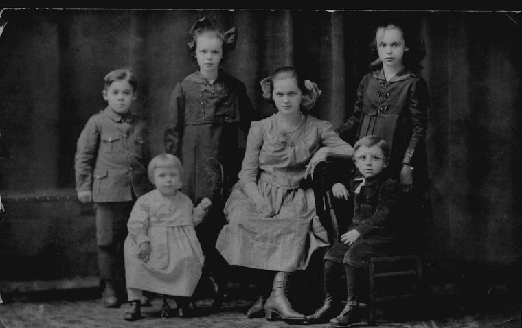 Peter & Lorentena Iverson Family, SD 1920