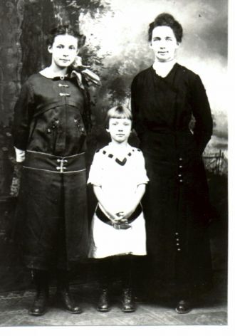 Jane, Nellie, and Annabelle Disbro