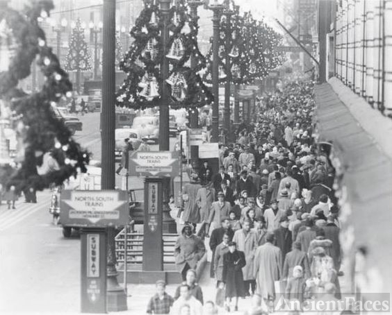 Chicago Christmas Shoppers