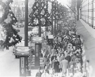 Chicago Christmas Shoppers