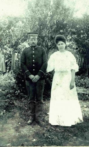 Unknown Soilder and his woman