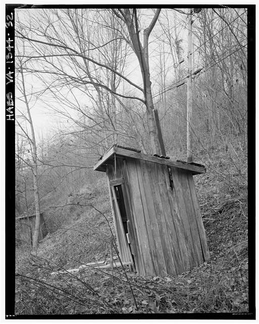 32. PRIVY BEHIND TYPE C HOUSE NO. 3, LOOKING NORTHWEST -...
