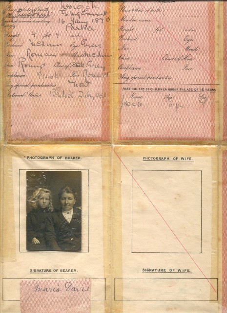 Maria & Jessie on Ulimoroa 1920