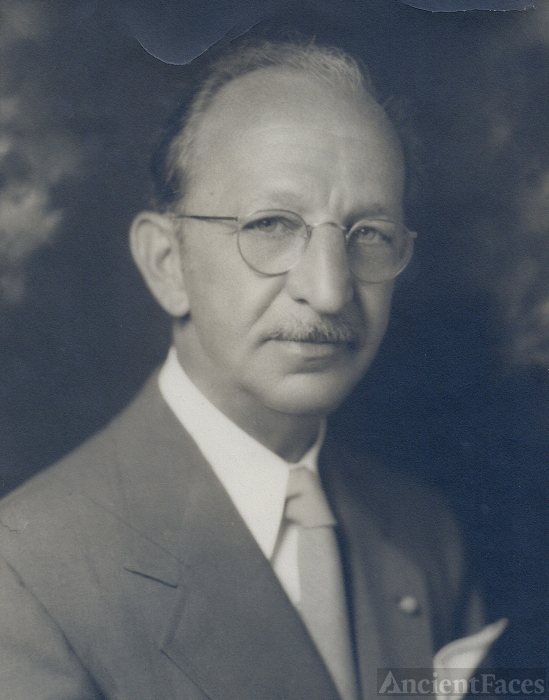 Earl S Hallinger Sr