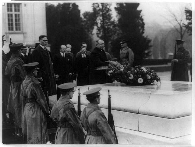 Italian Debt Comm. delegate at Tomb of the Unknown Soldier
