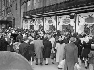 Christmas Crowd, 1947