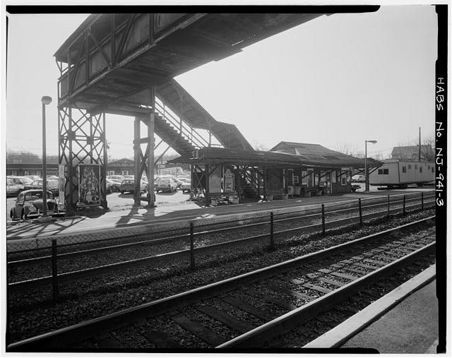 3. VIEW SOUTH, FANWOOD SHELTER, FRONT ELEVATION - Fanwood...