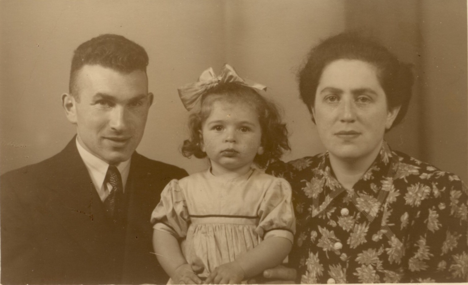 Sara with her parents 