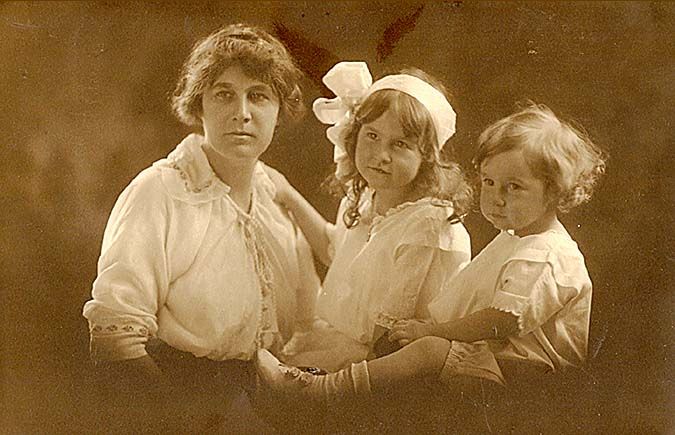 Gertrude, Margie, & Spen Marr, 1914