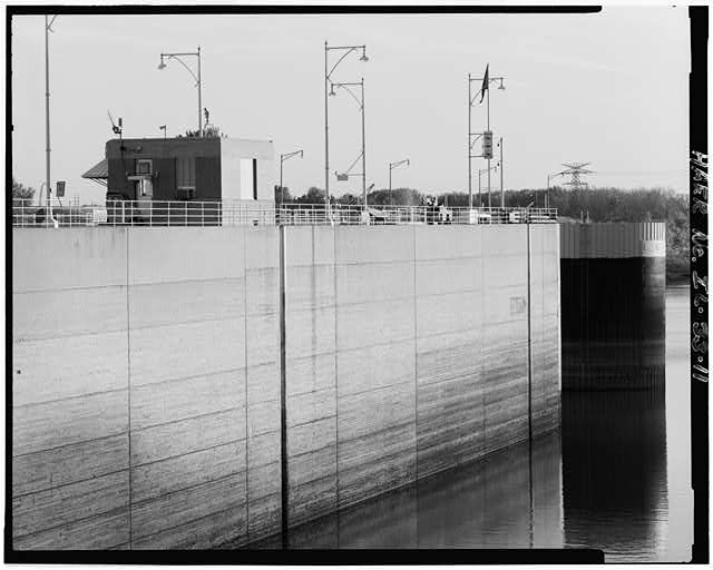 11. DETAIL VIEW OF INTERMEDIATE WALL AND GUIDE CELL,...