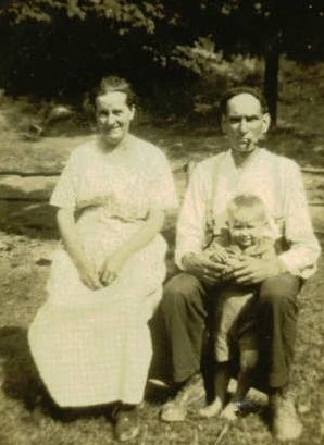 Mary Elizabeth (Davis) & Perry Albert McClurg, 1922 Ohio and grandson Simon Curell Benner