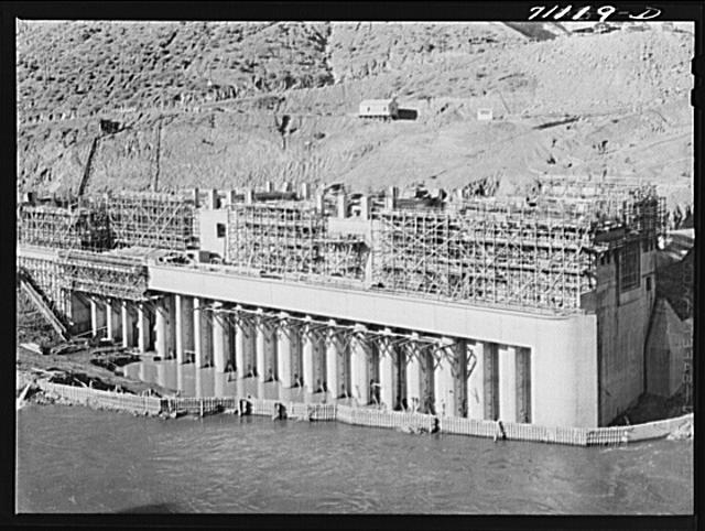Construction work on powerhouse at Shasta Dam. Shasta...