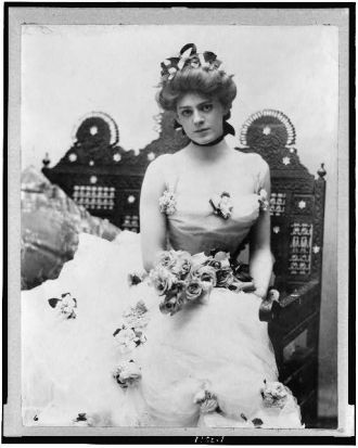 [Ethel Barrymore, three-quarter length portrait, seated,...