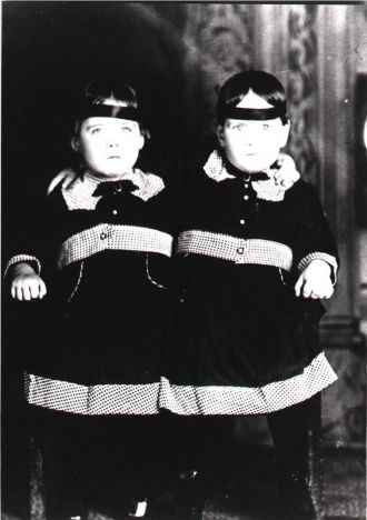 Fanny & Ruth Starr, 1920