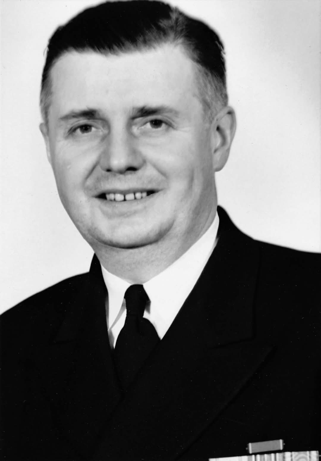 Roy E Huhs