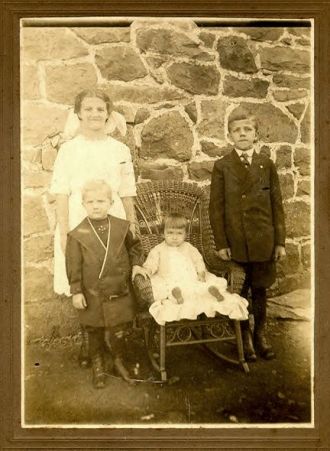 Edna, Paul, Mary, & Luther March, 1912