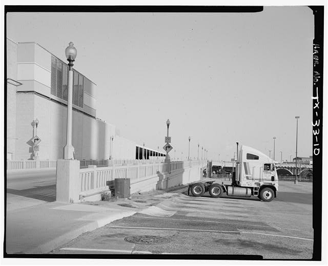 10. APPROACH RAMP AT NORTH END, FROM W. - Dallas-Oak...