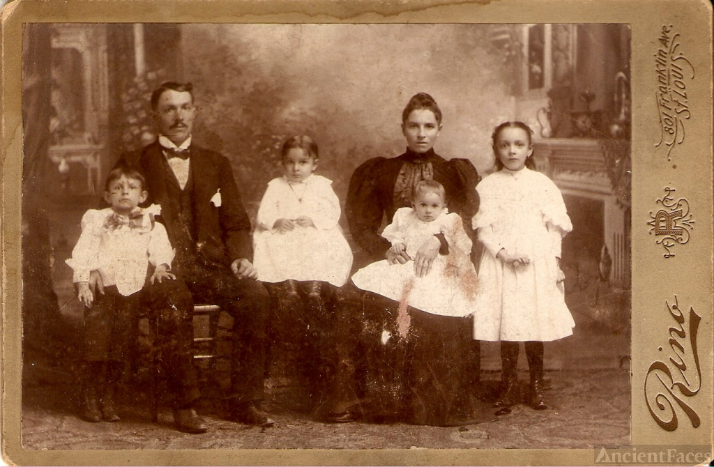 Unknown St Louis Missouri Family, 1800's