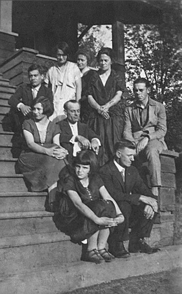 Pratt & Tasker Families in 1925