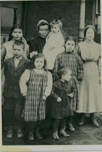 Susan V. Roberts Hamilton and her children