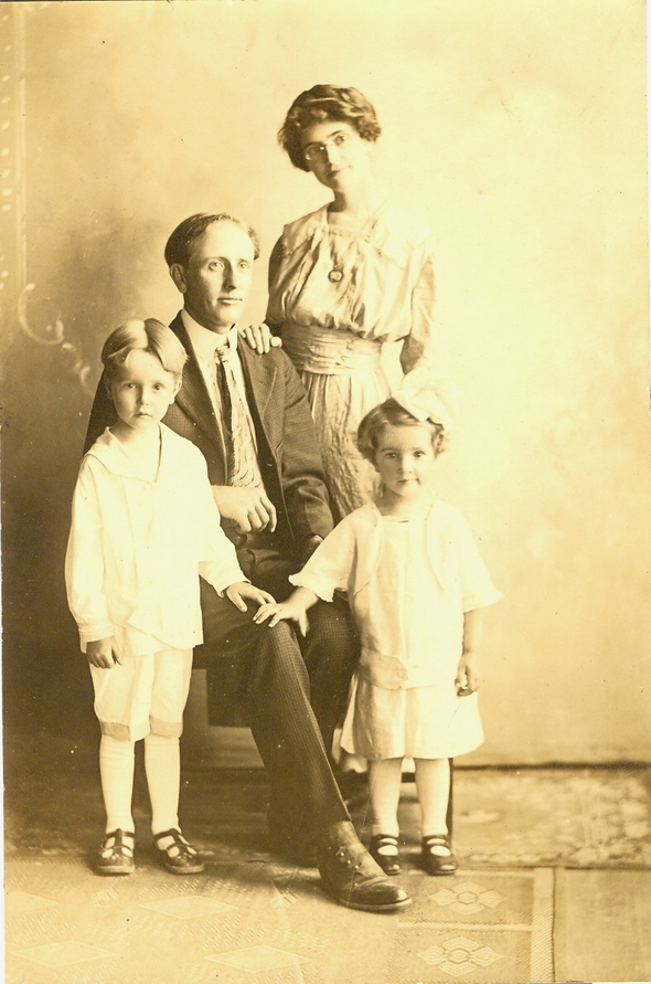 Earle Howard family 1918