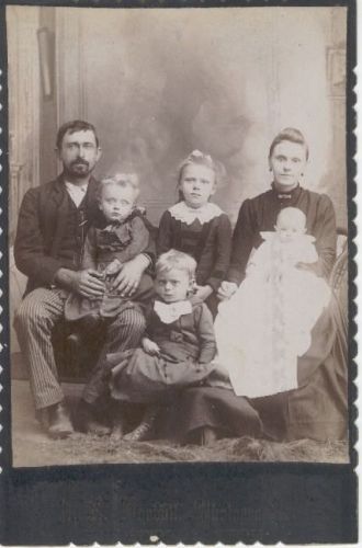 Unknown Family, Uniontown, Penn.