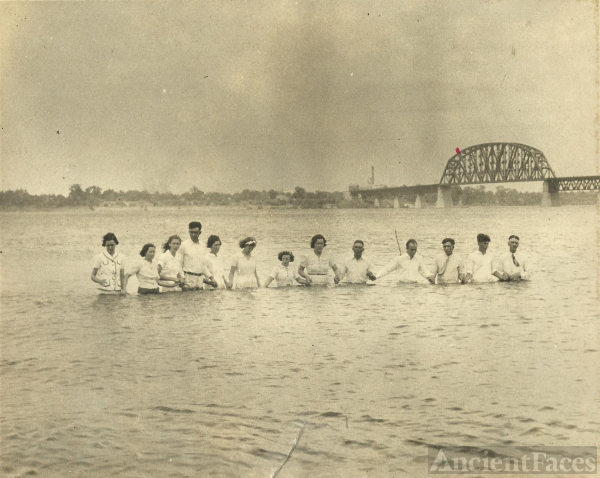 Wilbur Vertrees, 1939 baptizing