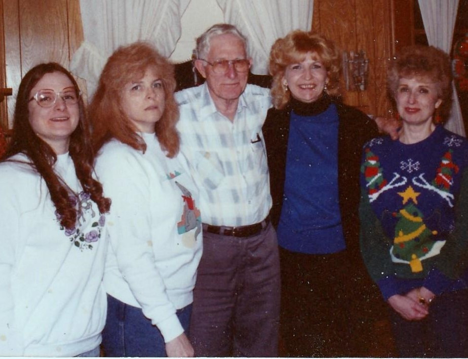 Lester Stokley with his 4 daughters Cherri, Beverly, Patricia and Jeanne