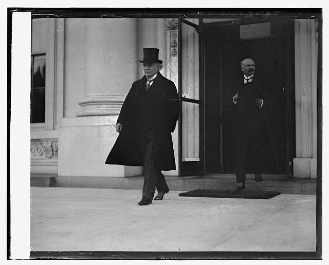 Lloyd George leaving W.H., 10/25/23
