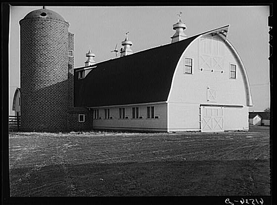 Barn on large farm in Red River Valley. Cass County,...