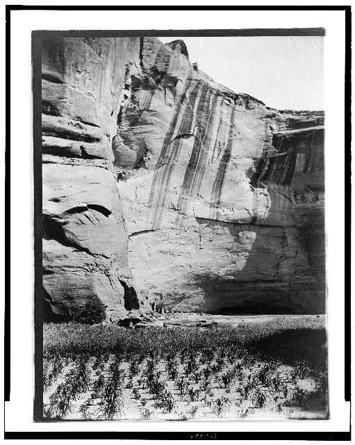 [Today and Yesterday--Navajo. Antelope Ruin, Canyon del...