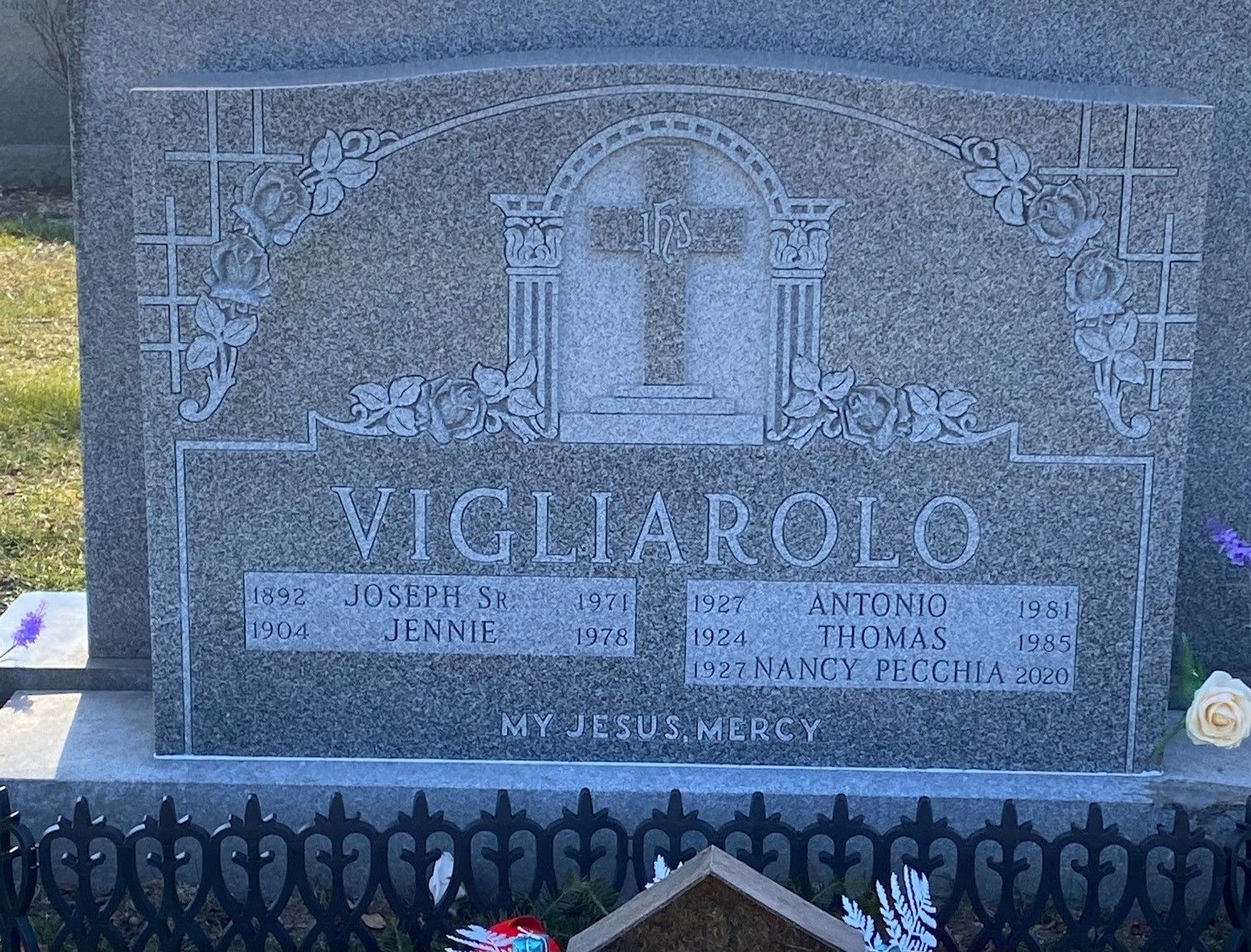 Thomas Vigliarolo Gravesite