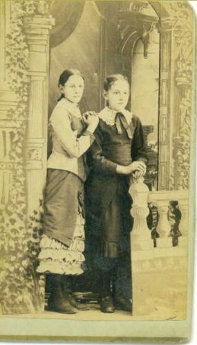 2 girls
