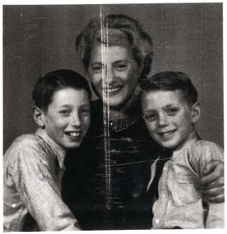 Robert & Jacobus with their mother