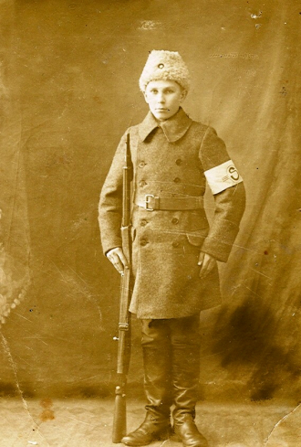 Eero Tolmunen - Served in the Finnish White Guard during the Finnish Civil War.