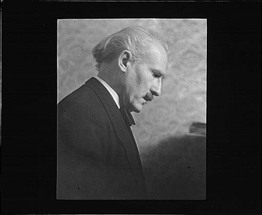 Portrait photograph of Arturo Toscanini