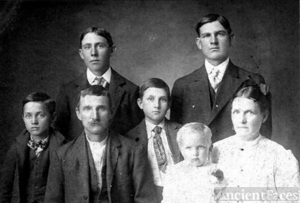 Griggs Cain Landers Family, circa 1900