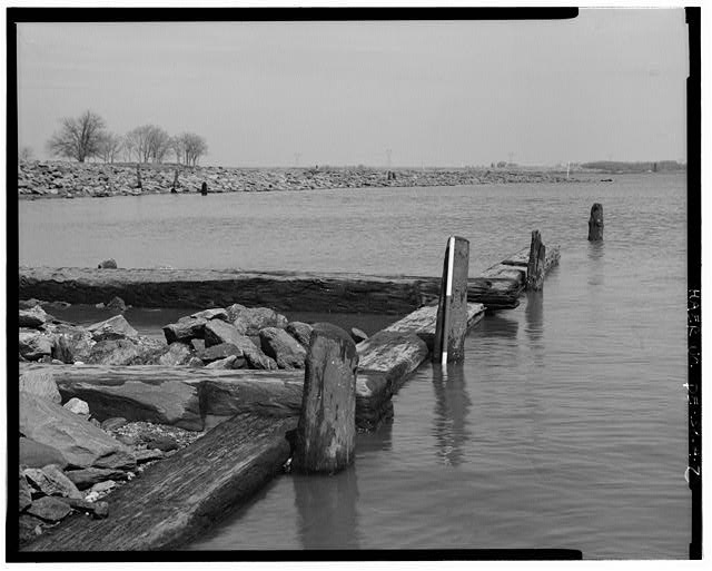7. NORTHWEST VIEW OF GRILLAGE. SOUTHEASTERN LEG OF SEA...