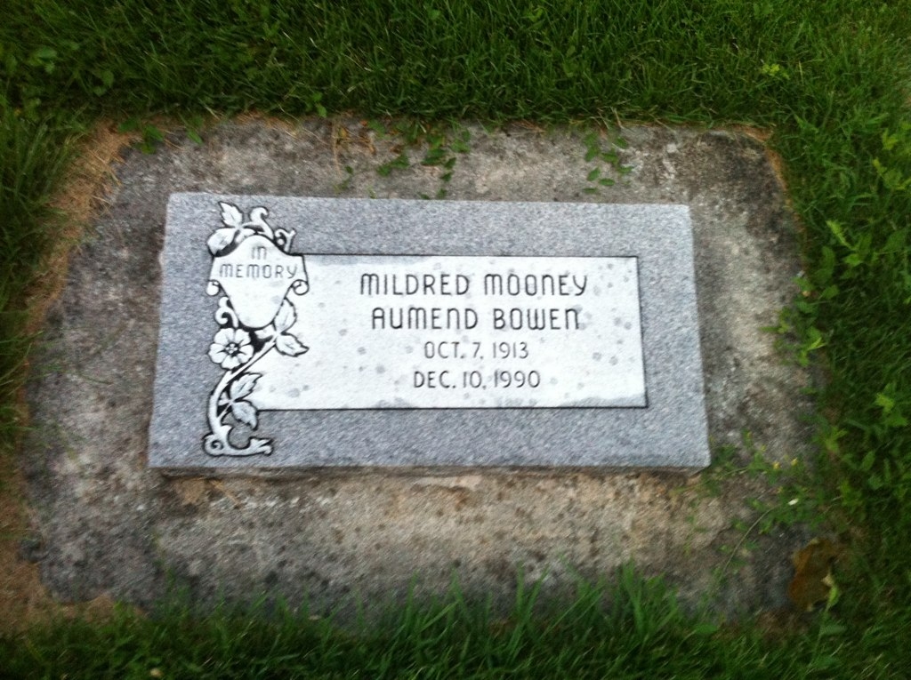 Mildred Mooney Aumend Bowen gravesite