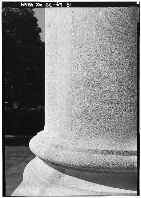 31. DETAIL OF COLUMN SHOWING VERTICAL PATCH - White...