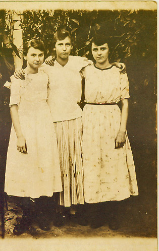 Adna Garriss and Spier Sisters