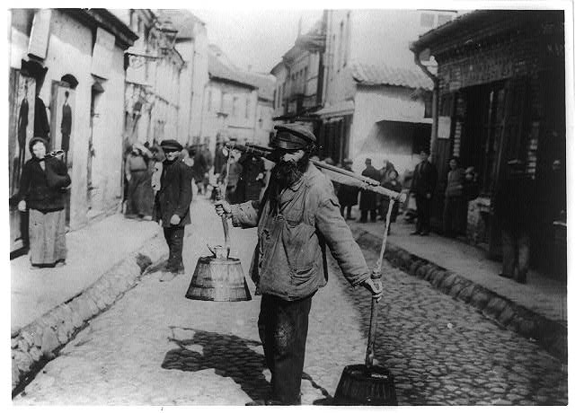 [Jewish water carrier standing in street in Vilna, Russia]