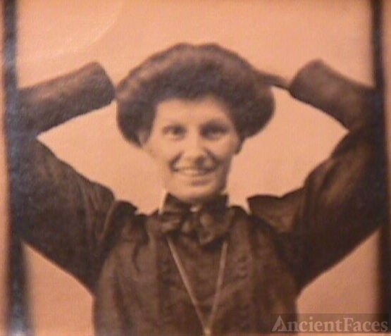 Ella Perdita Cash Wood