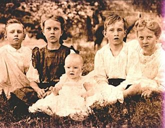 Shelton & Daisy Hinson Children, 1907