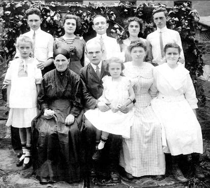 Joseph & Julia Ries Family, New York 1912