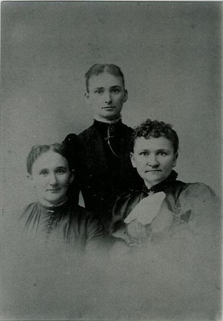 My Ggrandmother Olivia Boyd Woodruff & 2 sisters