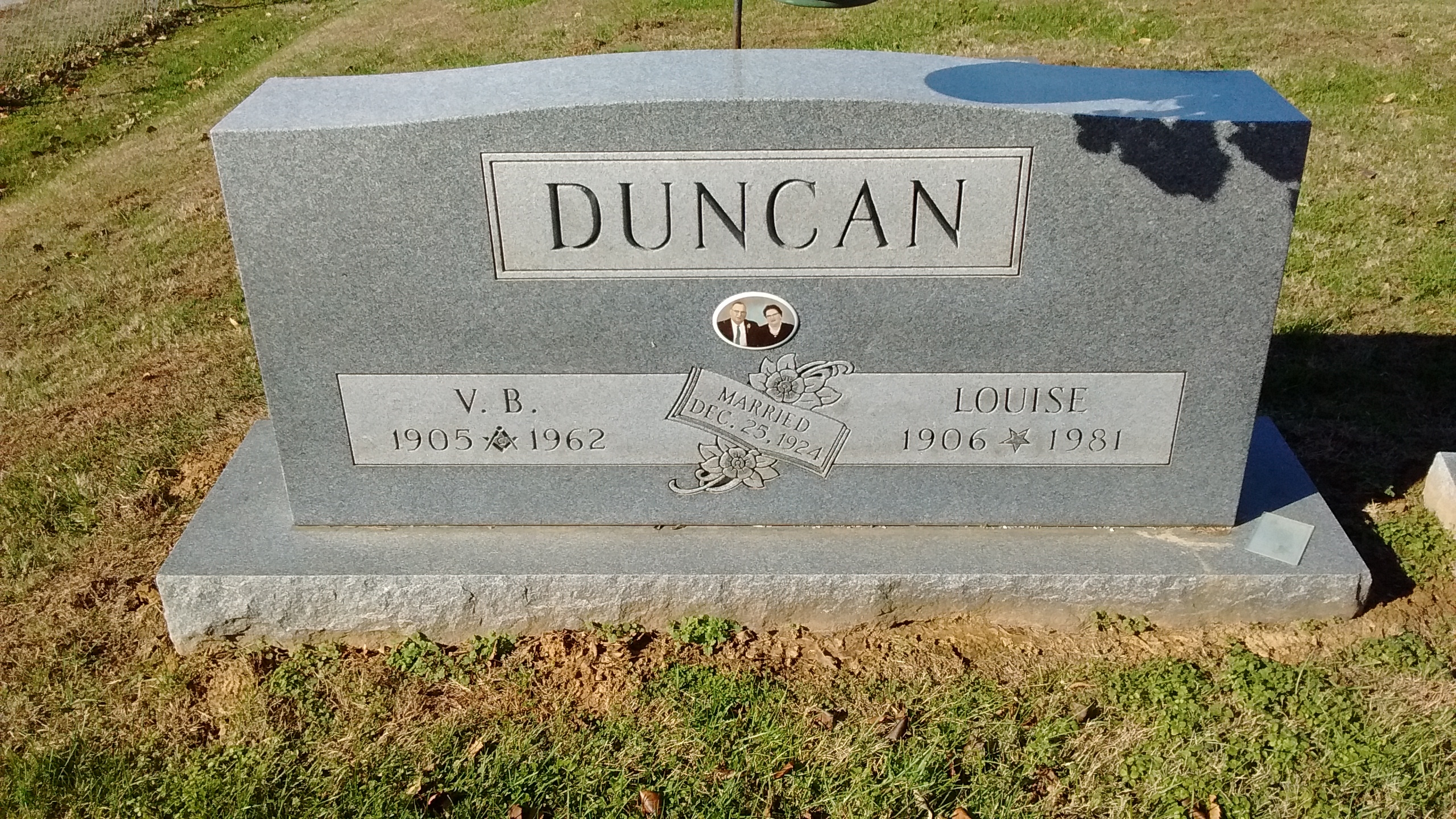 V.B. and Louise Duncan gravesite