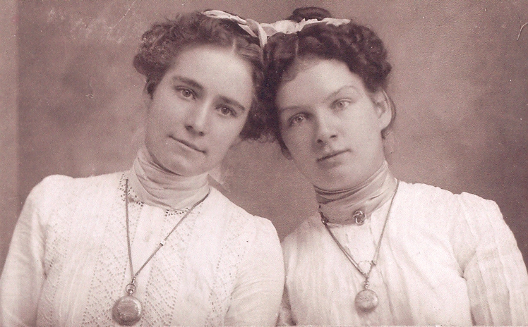 Bessie Lee McLaughlin & Dora Trepp Guymon 1900