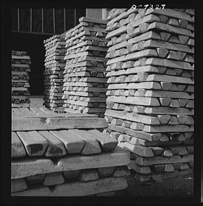 Production. Magnesium. Magnesium, ready for war uses....