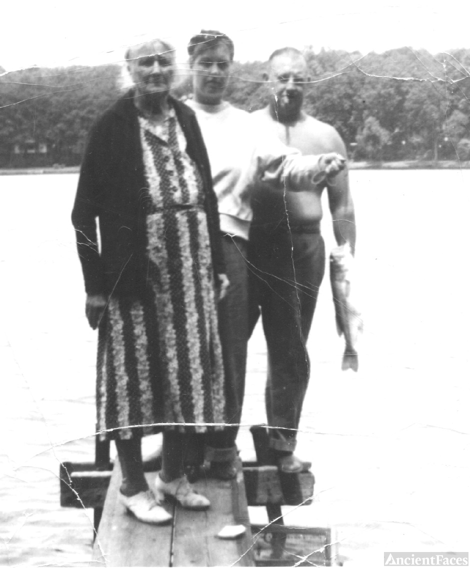 Parlee Virginia (Taylor) Leffew, 1952